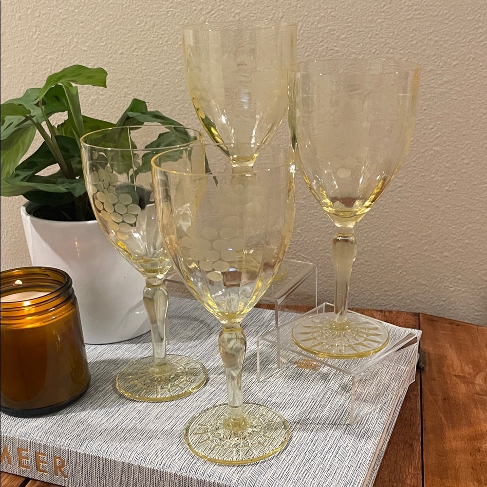 Set of 4 Vintage Uranium (Vaseline) Glass Wine Glasses – Glows Under UV - Picture 3 of 13